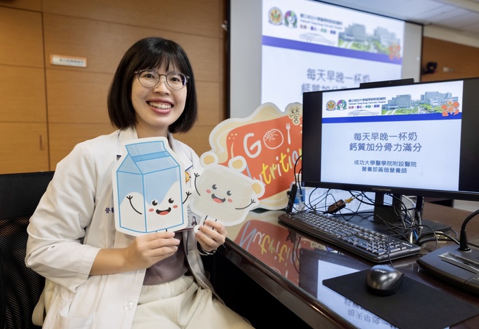 黃薇營養師於記者會分享【每天早晚一杯奶 鈣質加分骨力滿分】議題圖片