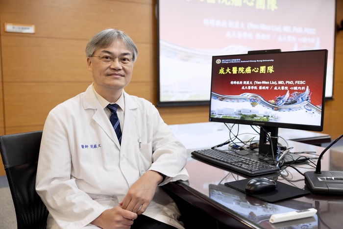 心臟內科劉嚴文醫師說明癌心團隊歷程和成果,展現臨床創新與協作之實力圖片