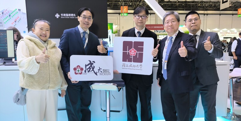 左起：滙嘉健康生活科技公司楊淑貞董事長、成大醫院安寧緩和共同照護中心蔡瑞鴻主任、成大醫院臨床創新研發中心蘇建州研究員、工研院生醫與醫材研究所莊曜宇所長、成大醫院臨床創新研發中心賴世峰技師圖片