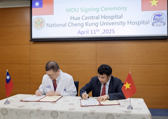 成大醫院李經維院長與越南順化中央醫院Pham Nhu Hiep院長代表簽署合作備忘錄圖片
