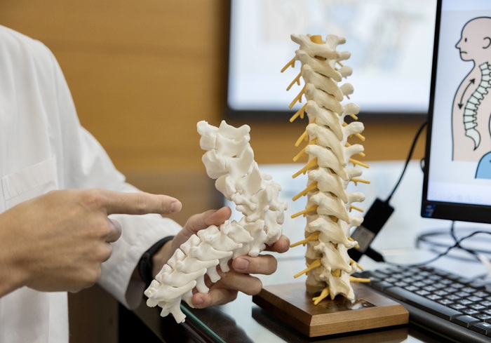 林政立醫師分享「複合式手術室結合電腦導航技術 提升脊椎手術精準與安全」圖片