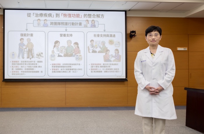 李欣玲醫師於記者會分享【高齡全人照護】圖片