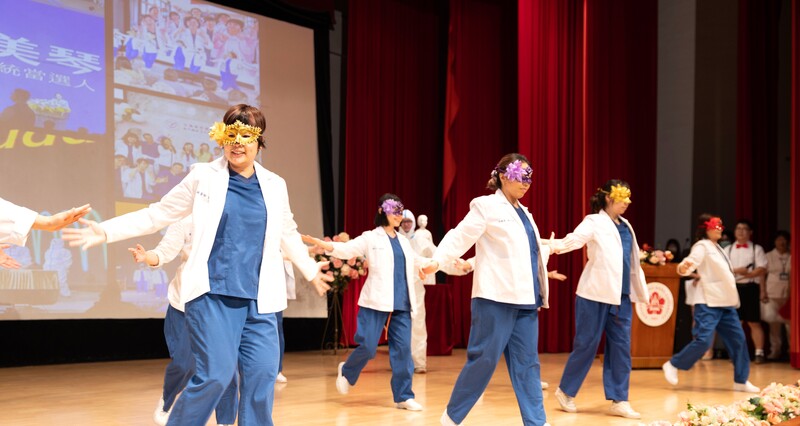 專科護理師團隊舞蹈表演，歡樂帶動全場
