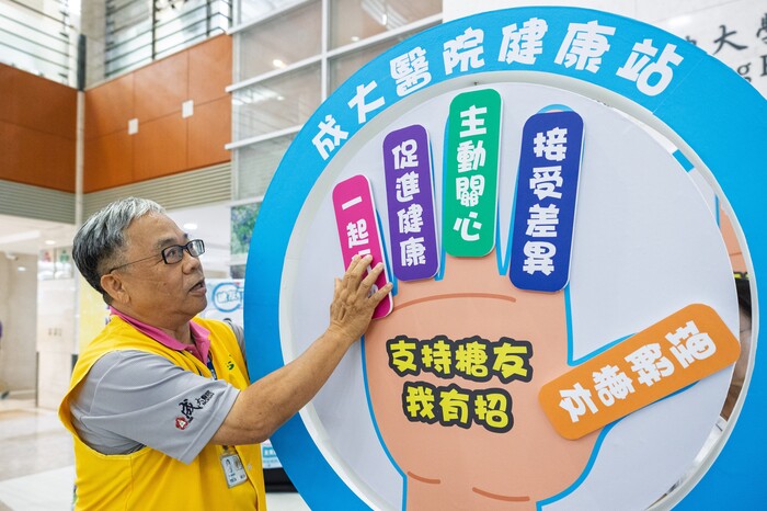 「五指承諾」宣誓儀式，大家齊舉右手，朗誦行動口號，齊心打造糖友友善環境圖片