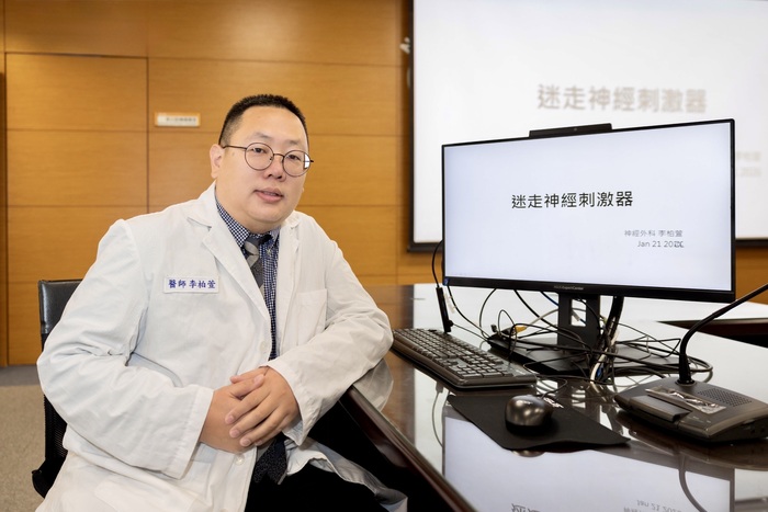 李柏萱醫師於記者會分享【迷走神經刺激術】圖片