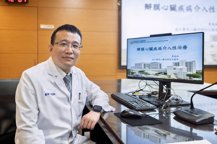 黃睦翔醫師於記者會分享【經導管瓣膜性心臟病介入手術】圖片