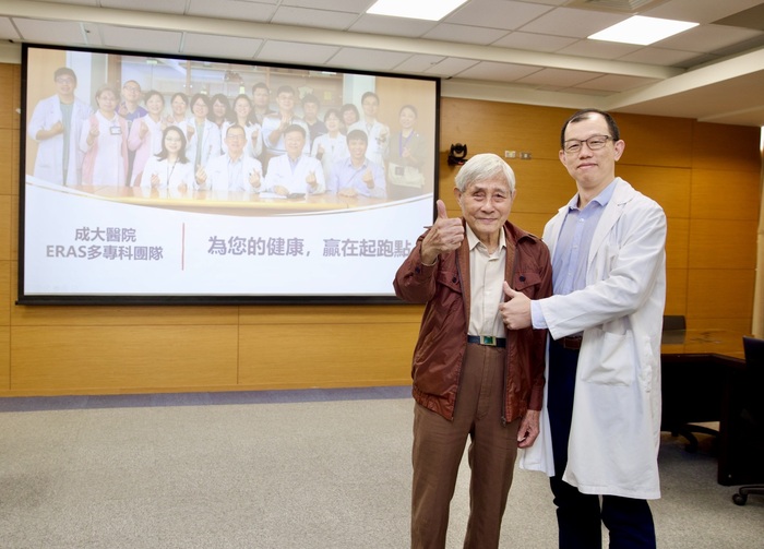 成大醫院團隊照護92歲白先生，術後恢復良好，白先生參與記者會分享歷程圖片