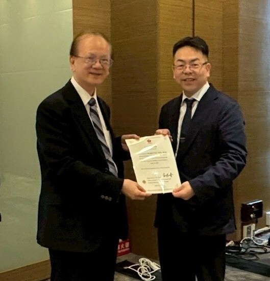 左-國立中山大學劉景寬榮譽講座教授；右-日本金澤大學附屬醫院神經部小野賢二郎教授